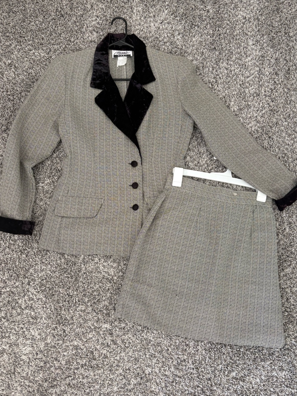 Vintage Gray Tweed Women's Blazer & Skirt Set with Black Velvet Trim